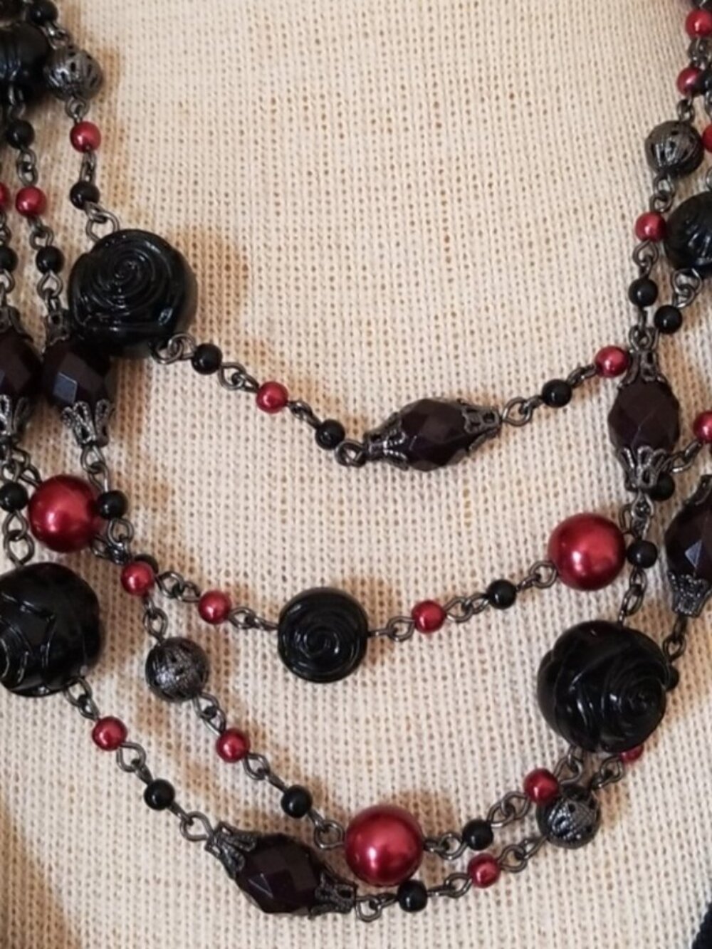 BLACK 🖤 ROSE Beaded Necklace